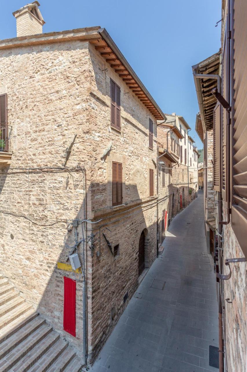 Albergo Il Cacciatore Спелло Экстерьер фото